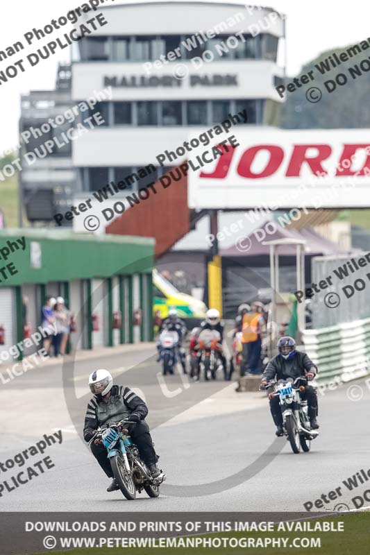 Vintage motorcycle club;eventdigitalimages;mallory park;mallory park trackday photographs;no limits trackdays;peter wileman photography;trackday digital images;trackday photos;vmcc festival 1000 bikes photographs